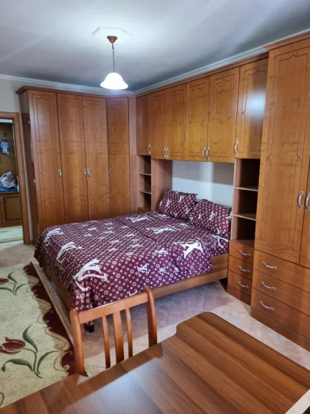 Tirane, jepet me qera apartament 2+1+Ballkon Kati 4, 70 m² 520 € (Pasticeri Nela 6 Yzberish)