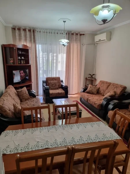 Tirane, jepet me qera apartament 2+1+Ballkon Kati 4, 70 m² 520 € (Pasticeri Nela 6 Yzberish)