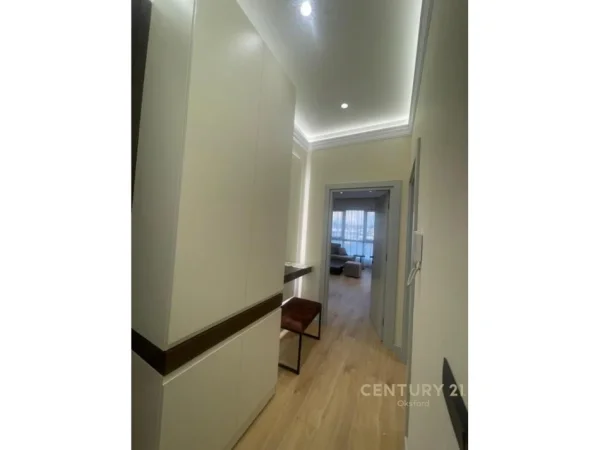Tirane, jepet me qera apartament 1+1 Kati 8, 76 m² 900 € (Square 21)