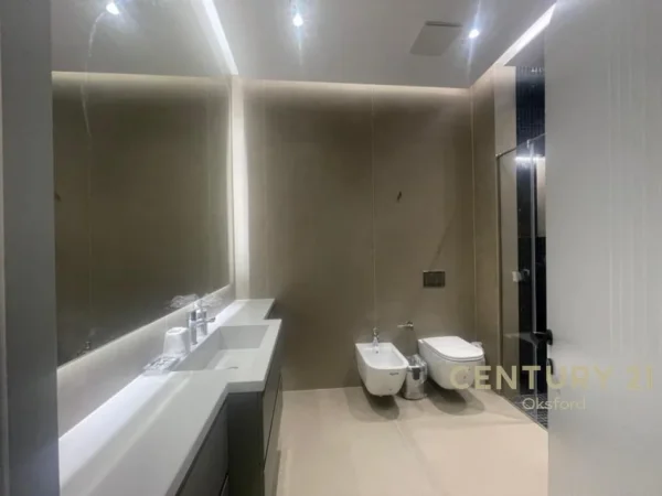 Tirane, jepet me qera apartament 1+1 Kati 8, 76 m² 900 € (Square 21)