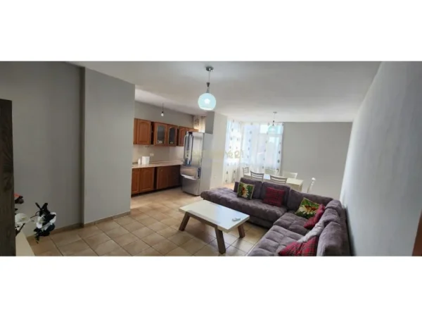 Tirane, jepet me qera apartament 2+1 Kati 3, 116 m² 750 € (Rruga Fortuzi Legacy142348)
