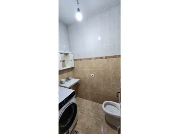 Tirane, jepet me qera apartament 2+1 Kati 3, 116 m² 750 € (Rruga Fortuzi Legacy142348)