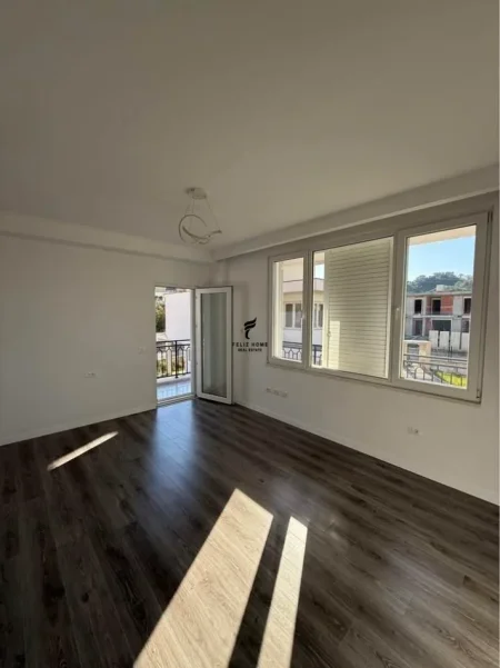 Tirane, jepet me qera Vile Vile 3 Katshe , 250 m² 3.000 € (TEG)