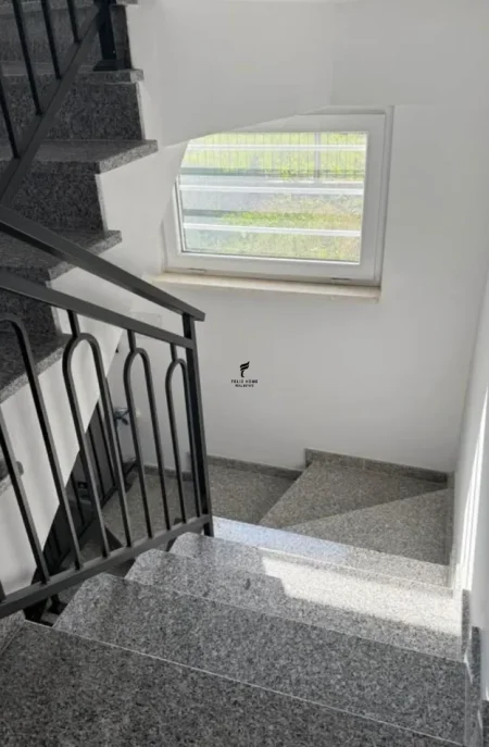 Tirane, jepet me qera Vile Vile 3 Katshe , 250 m² 3.000 € (TEG)