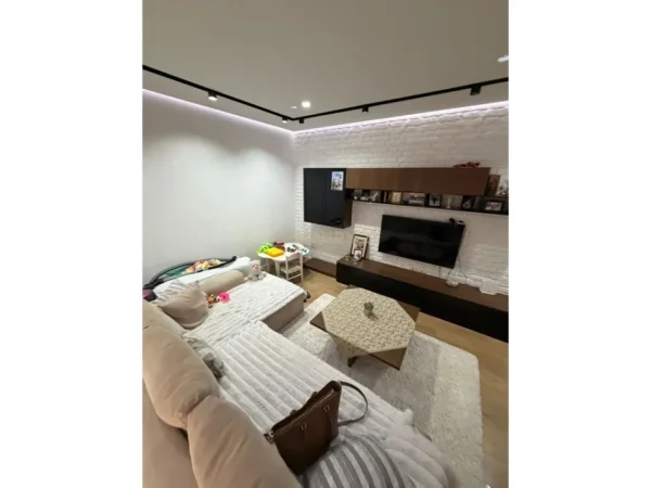 Tirane, shitet apartament 2+1 Kati 4, 112 m² 180.000 € (Yzberisht Legacy142358)