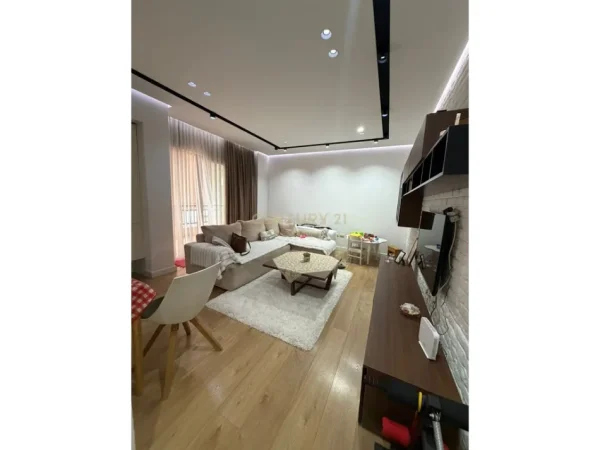Tirane, shitet apartament 2+1 Kati 4, 112 m² 180.000 € (Yzberisht Legacy142358)