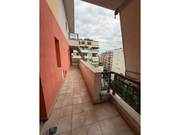 Tirane, shitet apartament 2+1 Kati 4, 112 m² 180.000 € (Yzberisht Legacy142358)