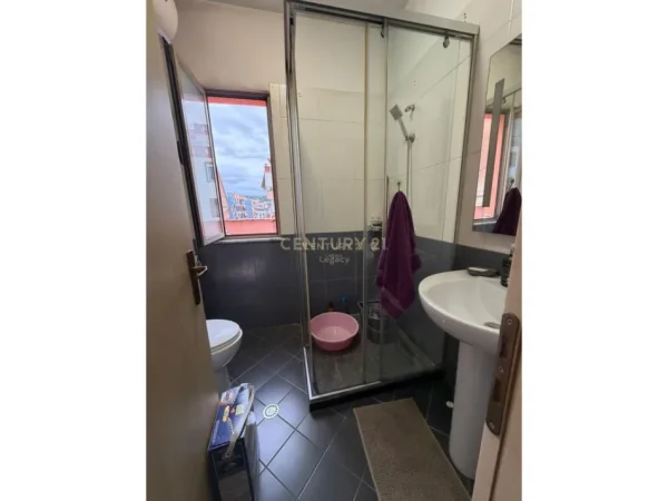 Tirane, shitet apartament 2+1 Kati 4, 112 m² 180.000 € (Yzberisht Legacy142358)