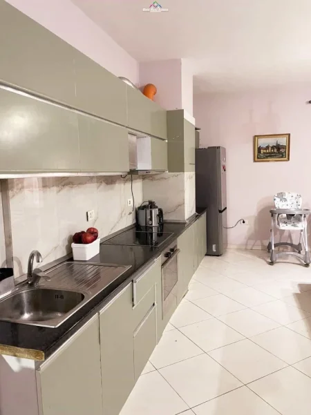 Tirane, jepet me qera apartament 2+1 Kati 6, 90 m² 470 € (SHEFQET KUKA)