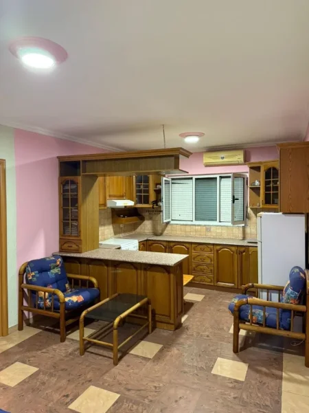 Tirane, jepet me qera apartament 3+1 Kati 4, 100 m² 600 € (XHAMLLIKU)