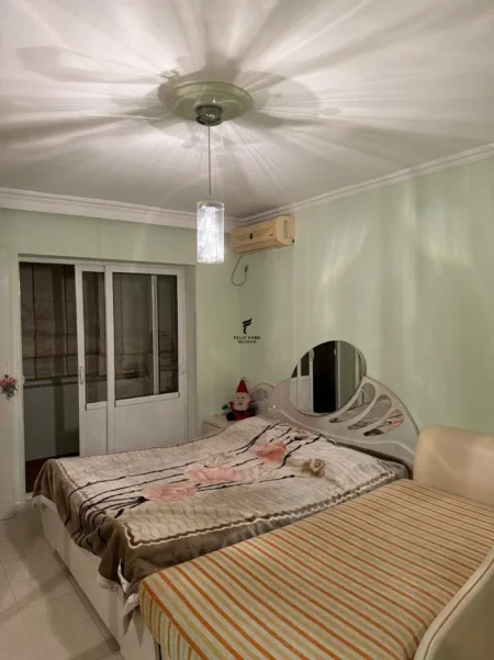 Tirane, jepet me qera apartament 3+1 Kati 4, 100 m² 600 € (XHAMLLIKU)