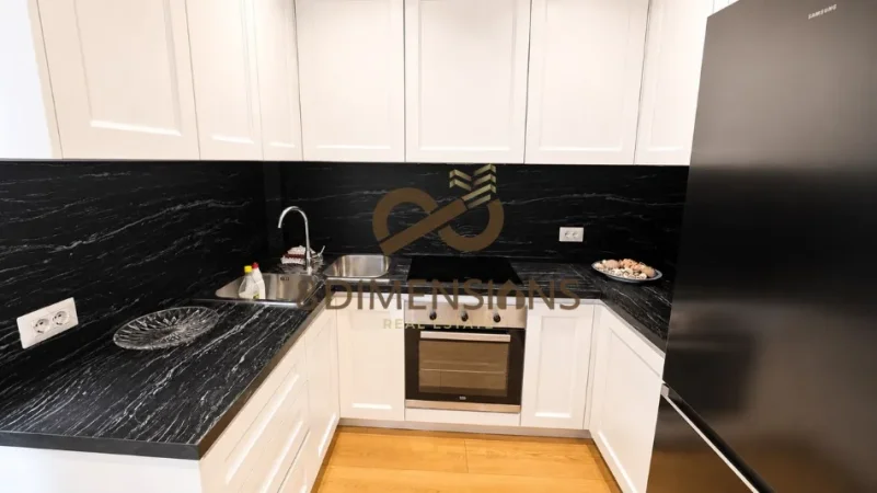 Tirane, jepet me qera apartament 3+1+Ballkon Kati 2, 125 m² 800 € (kodra e priftit)