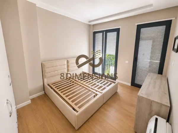 Tirane, jepet me qera apartament 3+1+Ballkon Kati 2, 125 m² 800 € (kodra e priftit)