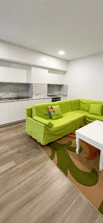 Tirane, jepet me qera apartament 2+1+Ballkon Kati 4, 90 m² 586 €