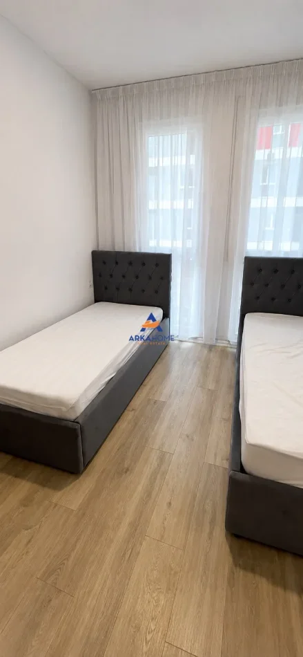 Tirane, jepet me qera apartament 2+1+Ballkon Kati 4, 90 m² 586 €