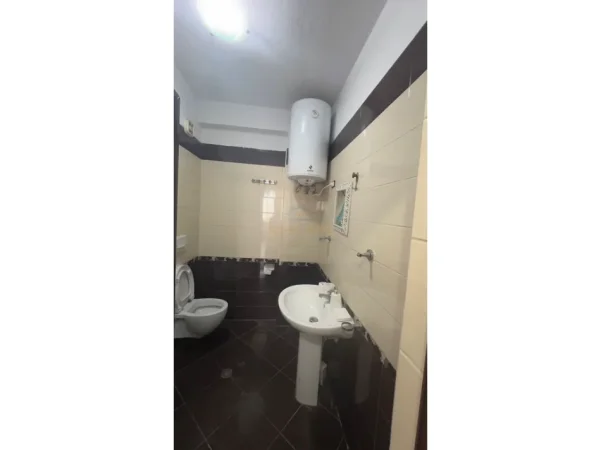 Tirane, jepet me qera apartament 3+1+2, Kati 3, 93 m² 600 € (Don Bosko)