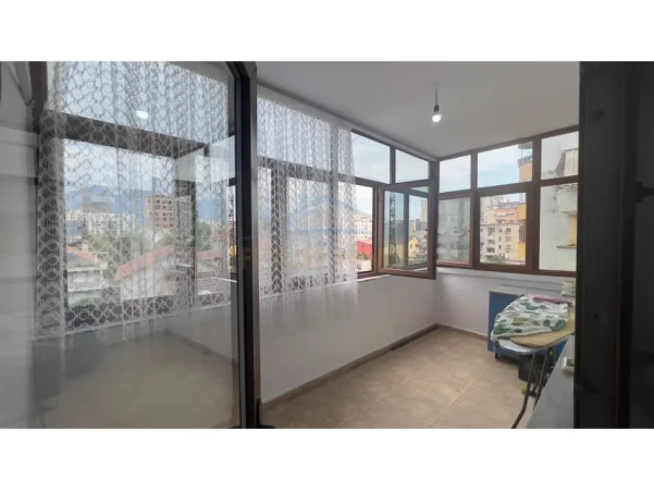 Tirane, jepet me qera apartament 3+1+2, Kati 3, 93 m² 600 € (Don Bosko)