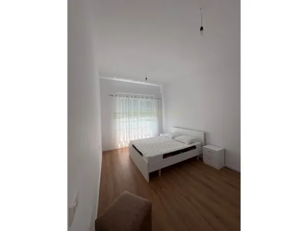 Tirane, jepet me qera apartament 1+1 Kati 3, 60 m² 400 € (Ali Demi prestige143249)