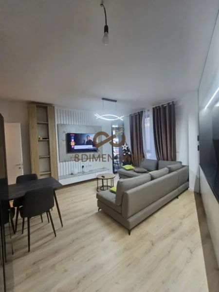 Tirane, jepet me qera apartament 2+1+Ballkon Kati 4, 110 m² 1.000 € (kopshti botanik)