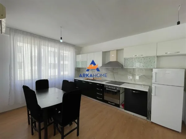 Tirane, jepet me qera apartament 2+1+Ballkon Kati 4, 120 m² 426 € 