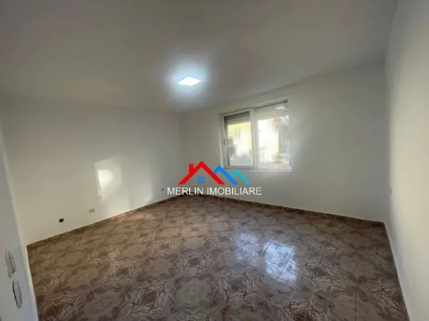 Tirane, jepet me qera zyre Kati 3, 73 m² 475 € (RRUGA FERIT XHAJKO)