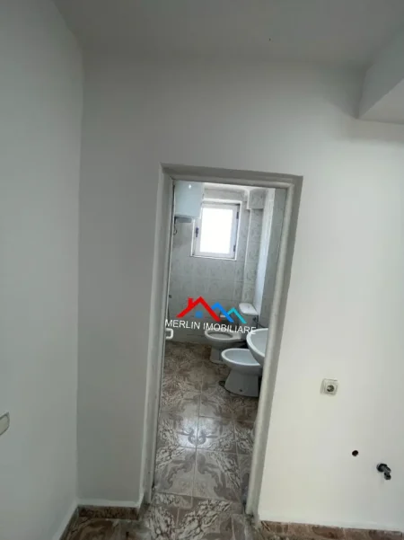 Tirane, jepet me qera zyre Kati 3, 73 m² 475 € (RRUGA FERIT XHAJKO)