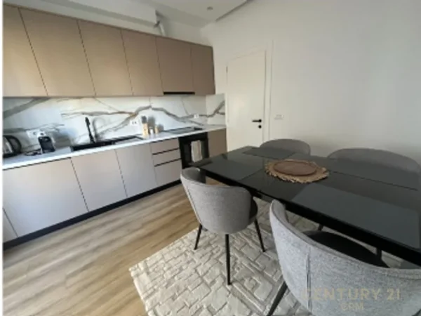 Tirane, jepet me qera apartament 2+1 Kati 3, 110 m² 1.000 € (Mine Peza bot143927)