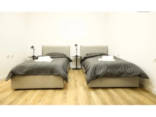 Tirane, jepet me qera apartament 2+1 Kati 3, 110 m² 1.000 € (Mine Peza bot143927)