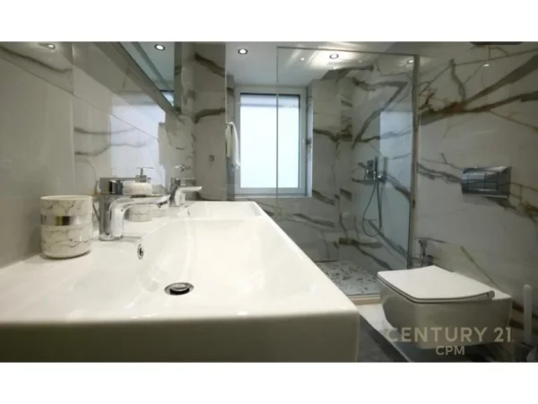 Tirane, jepet me qera apartament 2+1 Kati 3, 110 m² 1.000 € (Mine Peza bot143927)