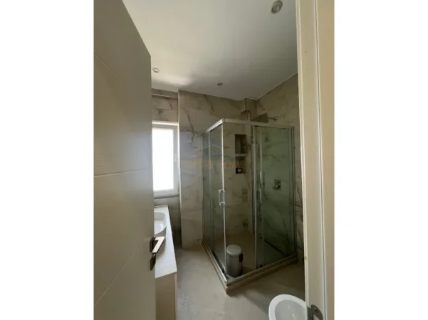Tirane, shitet apartament 2+1 Kati 9, 102 m² 300.000 € (Rruga Bill Klinton)