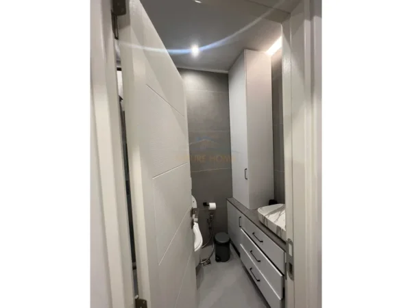 Tirane, shitet apartament 2+1 Kati 9, 102 m² 300.000 € (Rruga Bill Klinton)