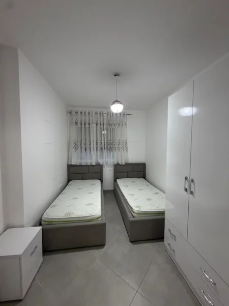 Tirane, jepet me qera apartament 2+1 Kati 3, 106 m² 550 € (Astir)