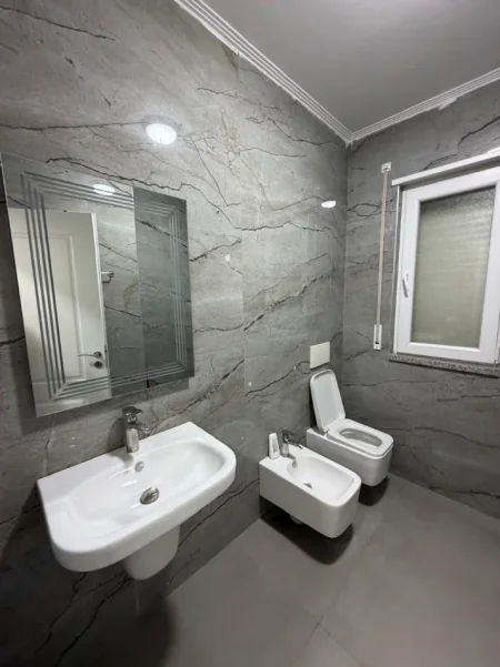Tirane, jepet me qera apartament 2+1 Kati 3, 106 m² 550 € (Astir)