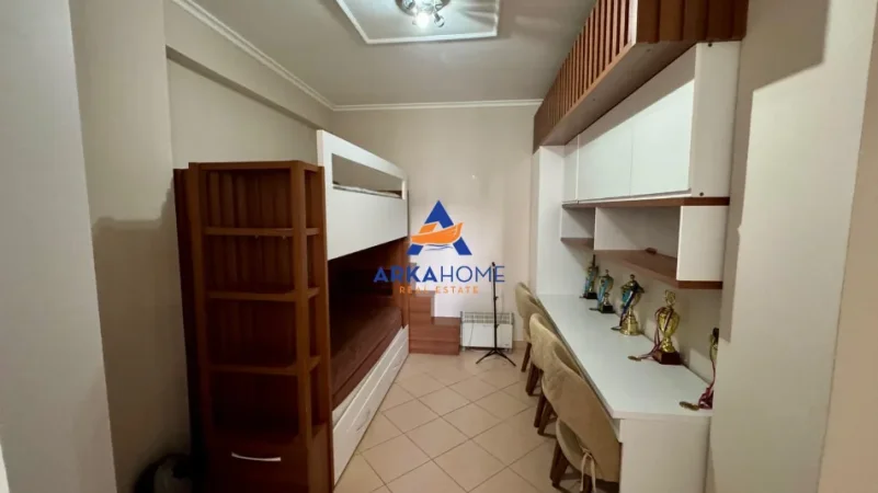 Tirane, jepet me qera apartament 2+1+Ballkon Kati 2, 85 m² 746 € 