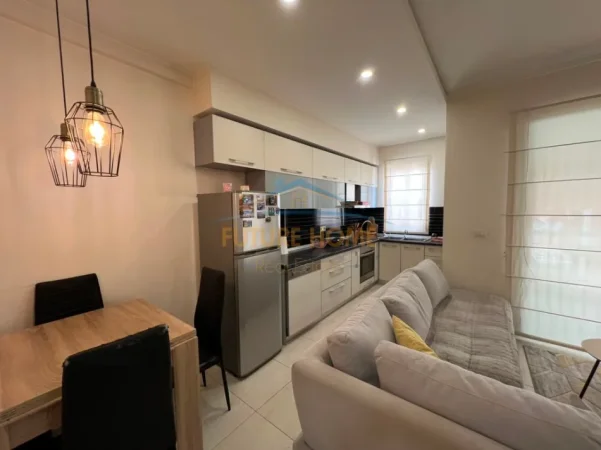 Tirane, jepet me qera apartament 2+1 Kati 4, 73 m² 550 € (Unaza e Re)