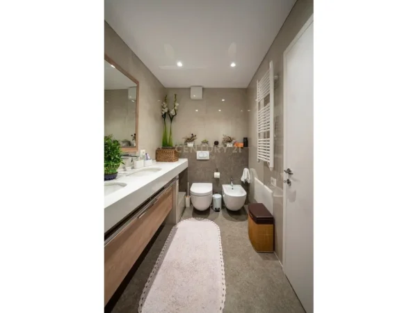 Tirane, jepet me qera apartament 2+1+Ballkon Kati 5, 115 m² 1.500 € 
