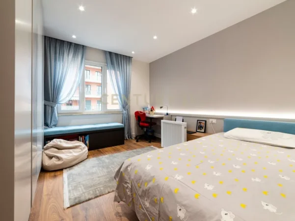 Tirane, jepet me qera apartament 2+1+Ballkon Kati 5, 115 m² 1.500 € 