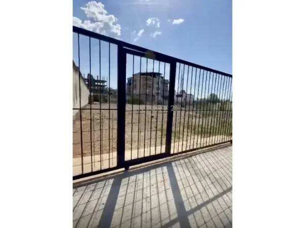 Tirane, shitet toke , 400 m² 