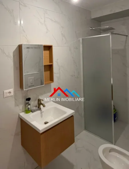 Tirane, jepet me qera apartament 1+1+Ballkon Kati 5, 62 m² 688 € (RRUGA MARGARITA TUTULANI)