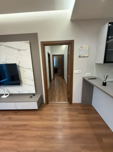 Tirane, jepet me qera apartament 2+1 Kati 2, 113 m² 700 € (Rruga e Dibres)