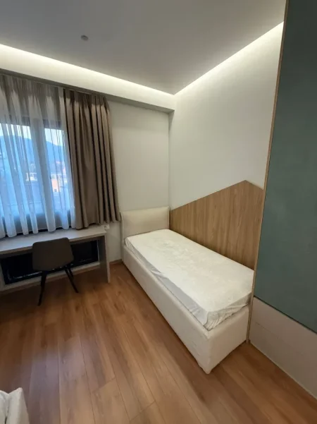 Tirane, jepet me qera apartament 2+1 Kati 2, 113 m² 700 € (Rruga e Dibres)
