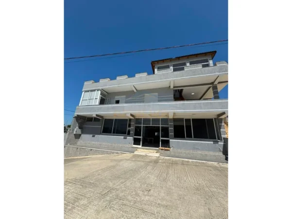 Qera, Vilë 3-katëshe + Papafingo , Babrru 0696069906