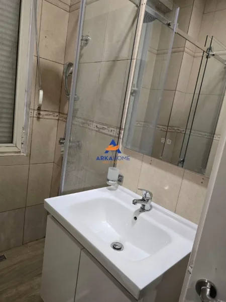 Tirane, jepet me qera apartament 1+1+Ballkon Kati 2, 65 m² 500 € 