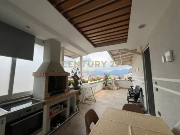 Tirane, jepet me qera apartament+verande | Penthouse 1+1+Aneks+Ballkon Kati 5, 154 m² 1.200 € (Liqeni Artificial)