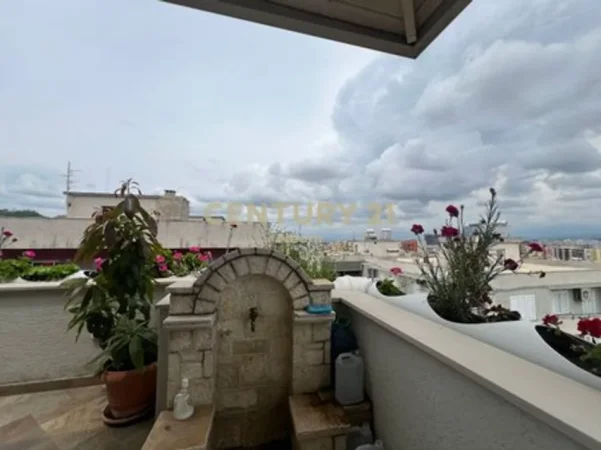 Tirane, jepet me qera apartament+verande | Penthouse 1+1+Aneks+Ballkon Kati 5, 154 m² 1.200 € (Liqeni Artificial)