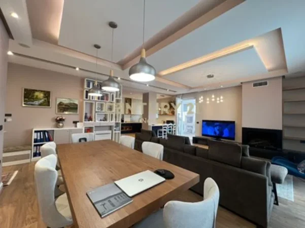 Tirane, jepet me qera apartament+verande | Penthouse 1+1+Aneks+Ballkon Kati 5, 154 m² 1.200 € (Liqeni Artificial)