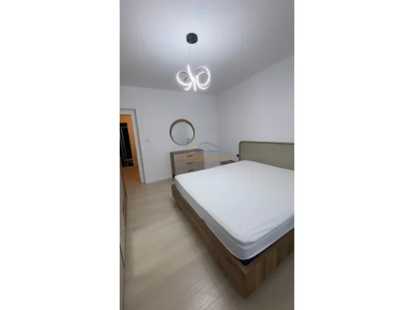 Tirane, jepet me qera apartament 2+1+Ballkon Kati 3, 72 m² 650 € (Irfan Tomini)