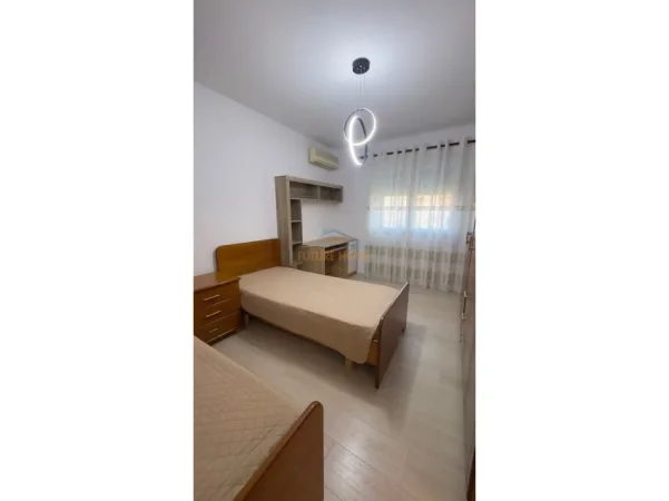 Tirane, jepet me qera apartament 2+1+Ballkon Kati 3, 72 m² 650 € (Irfan Tomini)