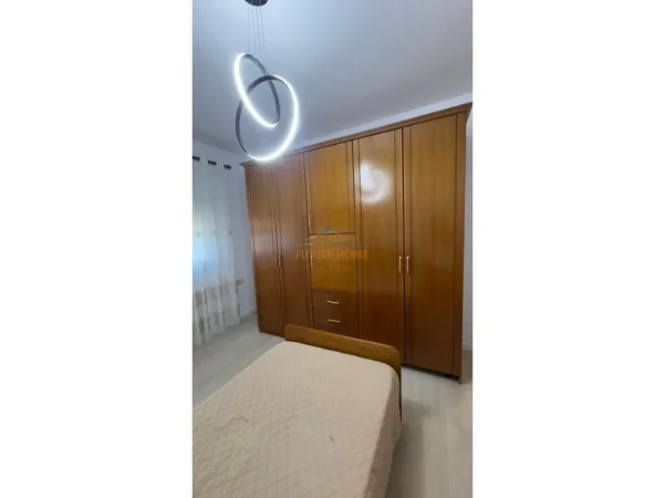 Tirane, jepet me qera apartament 2+1+Ballkon Kati 3, 72 m² 650 € (Irfan Tomini)