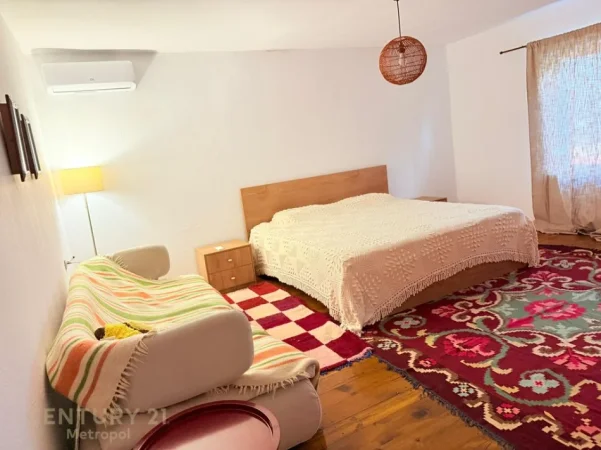 Tirane, jepet me qera Vile Vile 1 Katshe Kati 1, 80.080 m² 1.200 € (Berzhite)